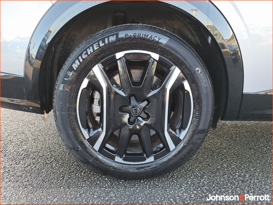 2025 Peugeot 5008 TOP SPEC ! BEV 73kwh 210hp GT ! €58,900