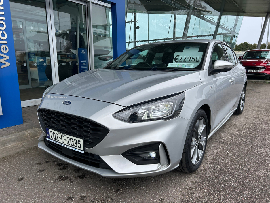 2020 Ford Focus - image 9