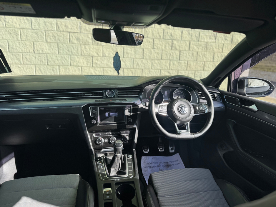 2015 Volkswagen Passat - image 13