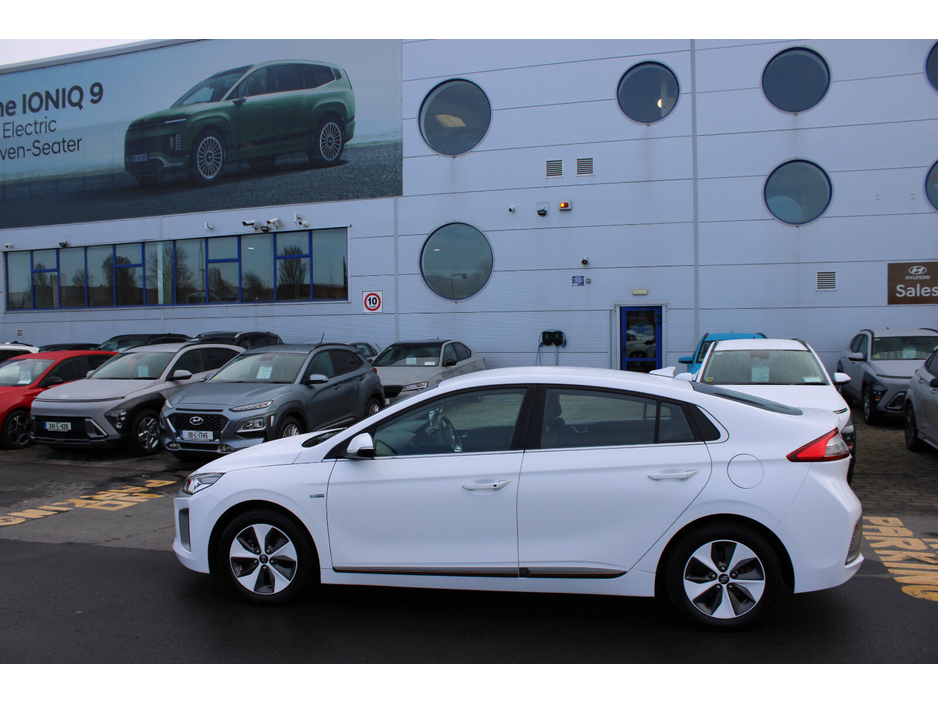 2017 Hyundai Ioniq - image 2