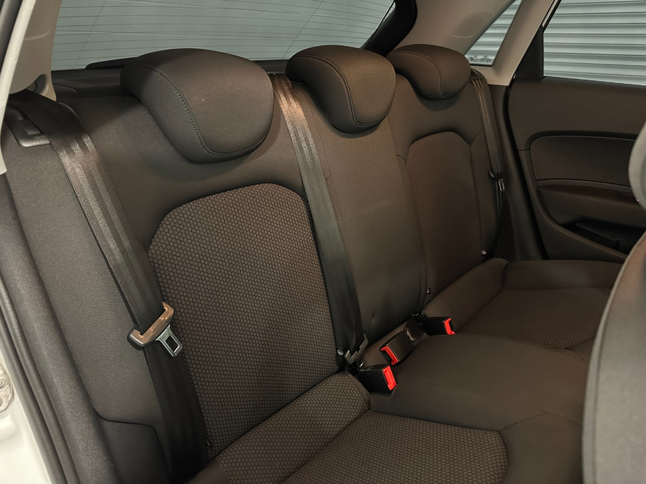 2016 Audi A1 - image 34