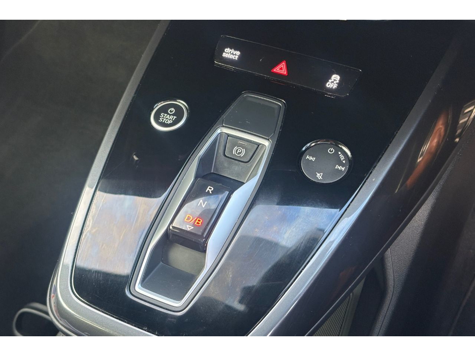 2023 Audi Q4 e-tron E-TRON S LINE 40 €32,137