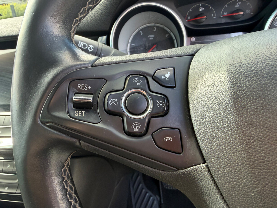 2015 Vauxhall Astra - image 24