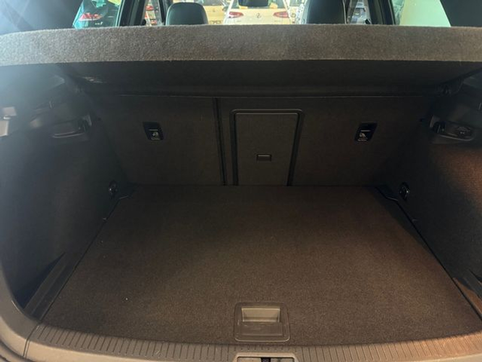 2016 Volkswagen Golf - image 18