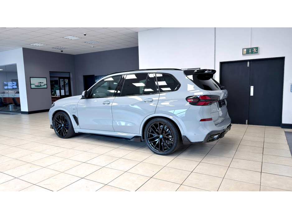 2025 BMW X5 - image 29