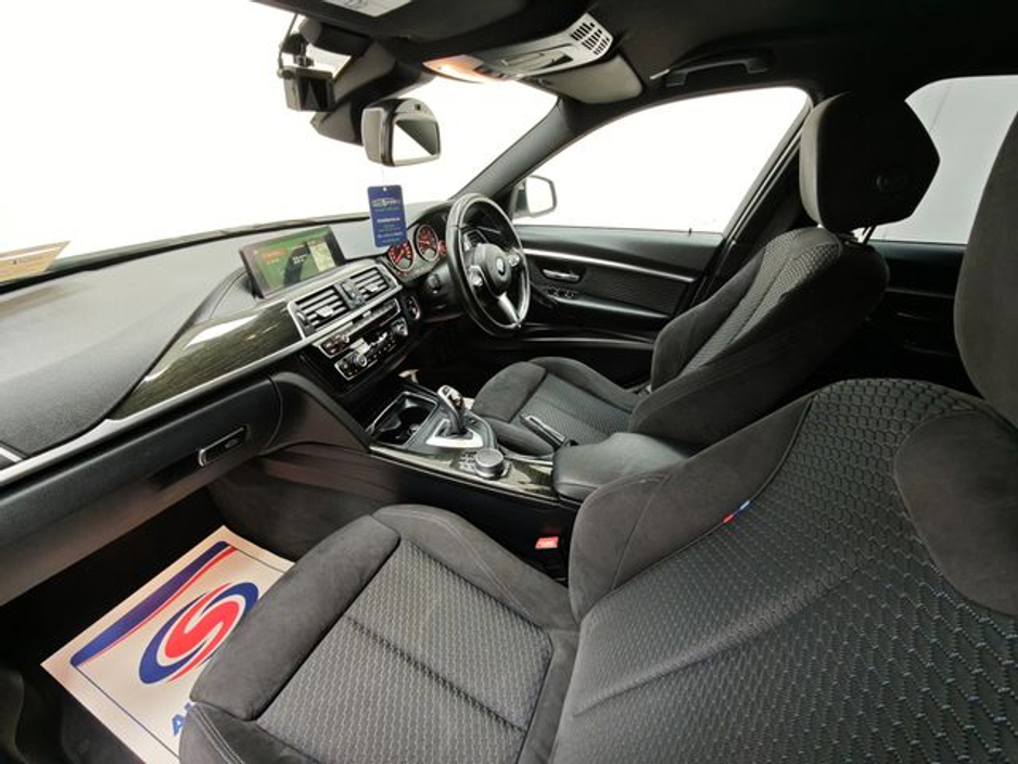 2018 BMW 3 Series - image 4