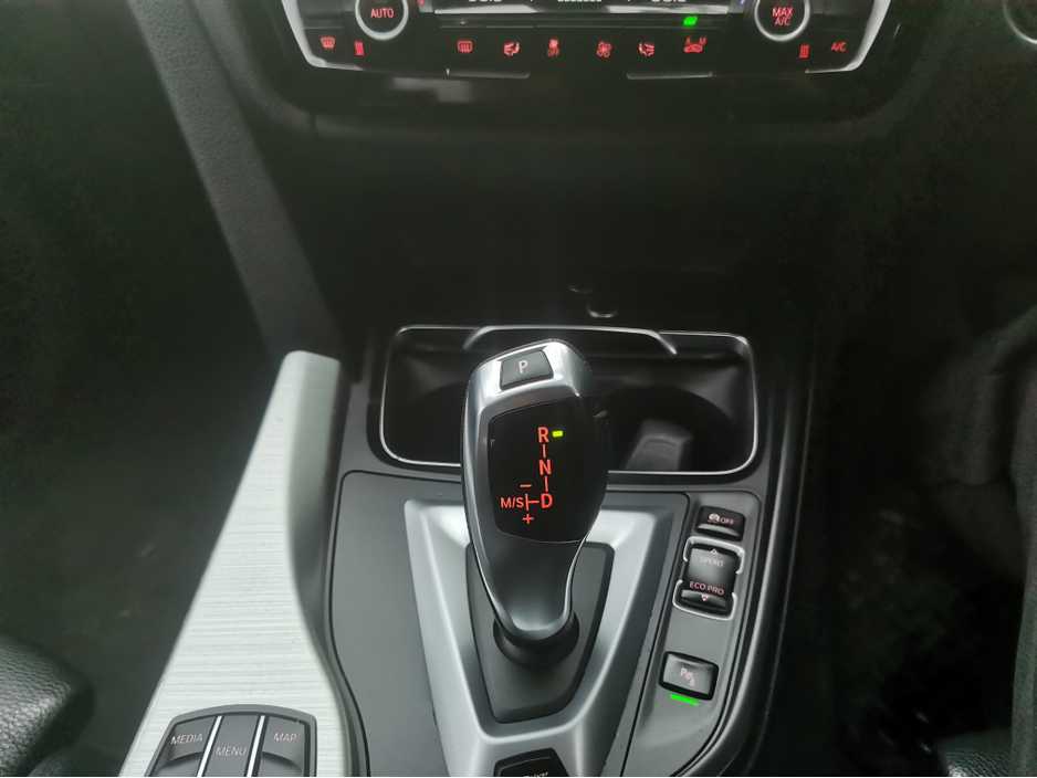 2017 BMW 3 Series - image 17