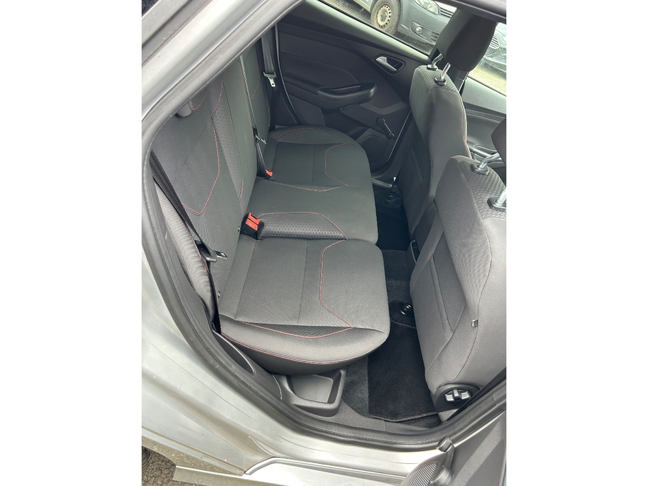 2017 Ford Focus - image 13