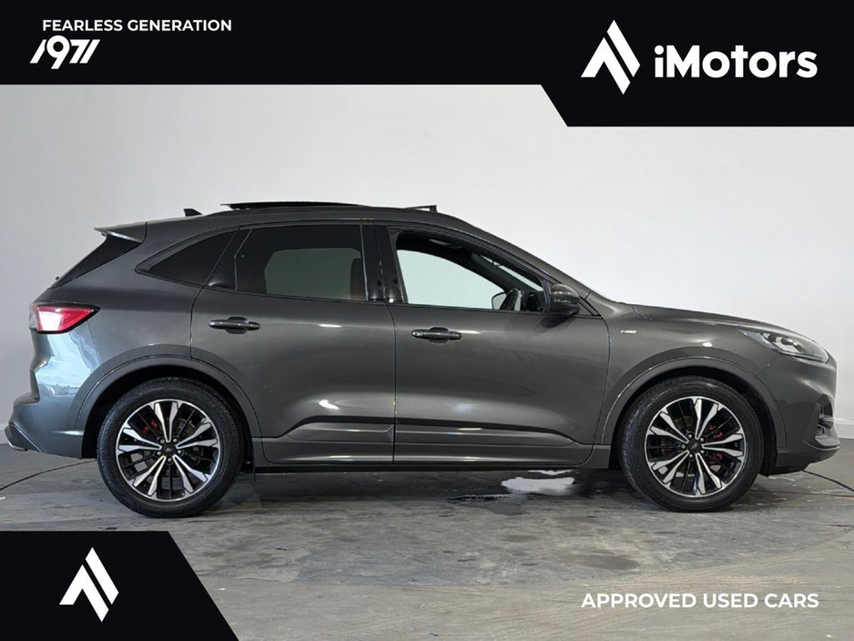 2022 Ford Kuga - image 2