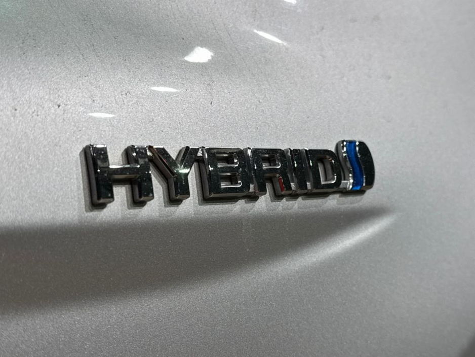 2020 Toyota Camry - image 10