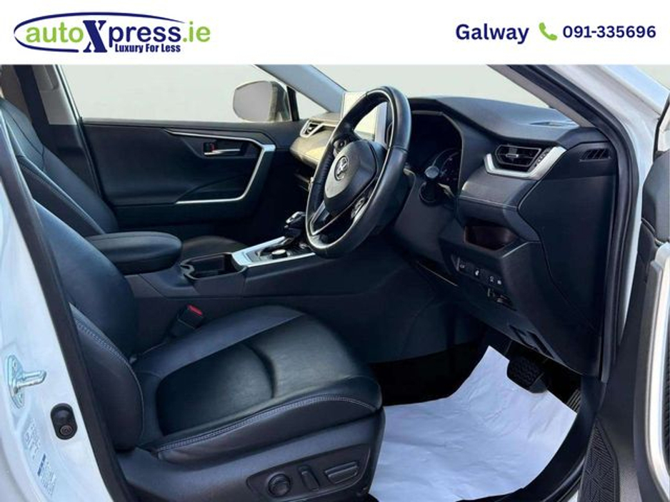 2020 Toyota Rav4 - image 5