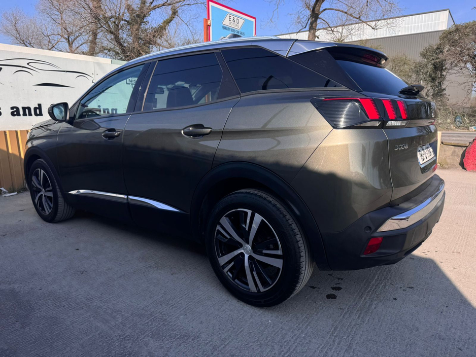 2018 Peugeot 3008 - image 6