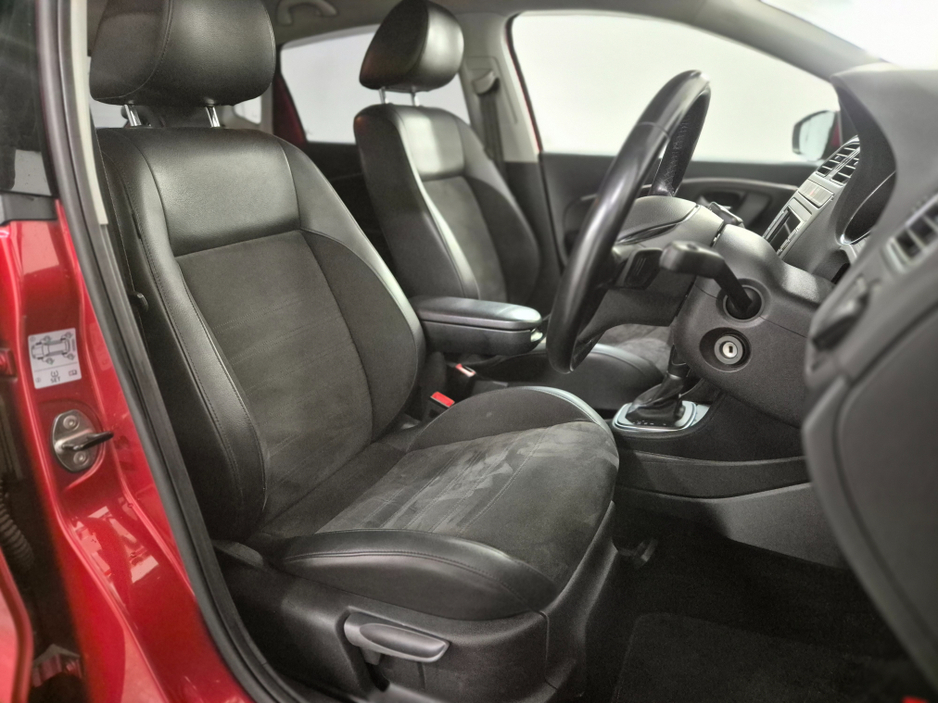 2016 Volkswagen Polo **HIGHLINE**AUTO**LEATHER/ALCANTARA SEATS**HEATED SEATS**ANDROID/APPLE MEDIA RADIO**DISTRONIC CRUISE CONTROL**LED HEADLAMPS**CLIMATE CONTROL**REVERSE CAMERA**AUTO LIGHTS**FOLDING MIRRORS**PADEL SHIFT* €13,499