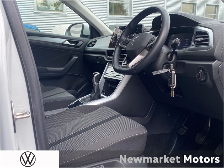 2023 Volkswagen T-Roc - image 22