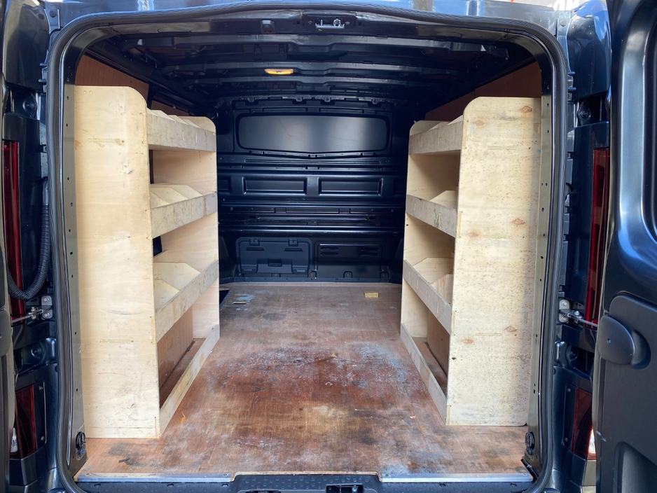 2023 Renault Trafic - image 8