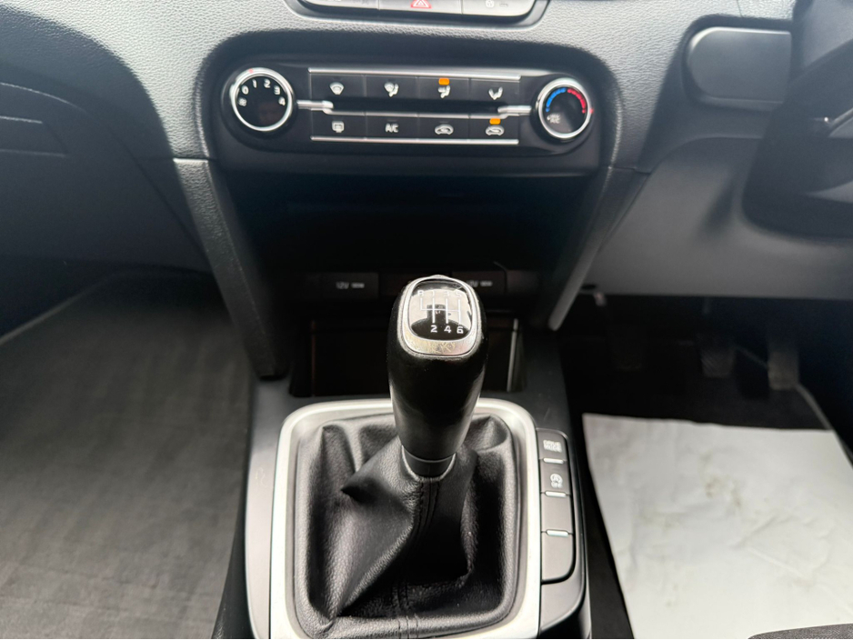 2021 Kia Ceed - image 13