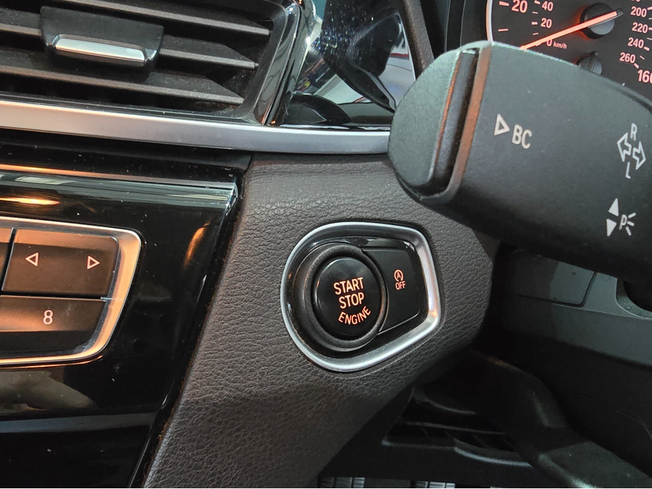 2017 BMW X1 - image 33