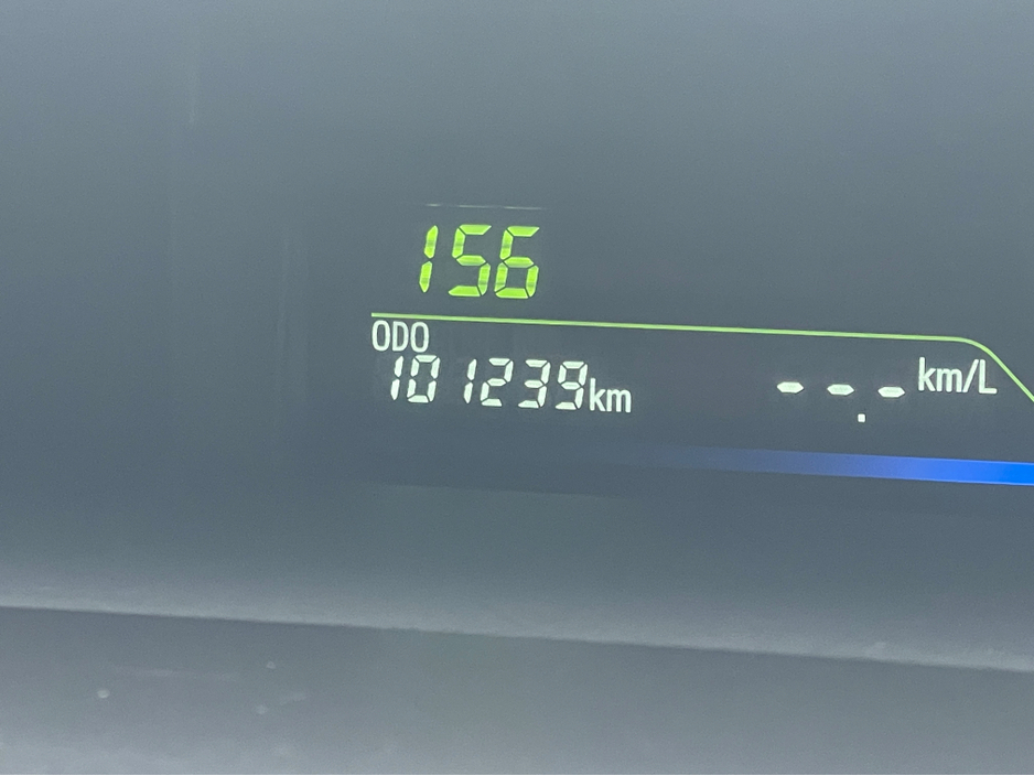 2014 Toyota Prius Alpha - image 14