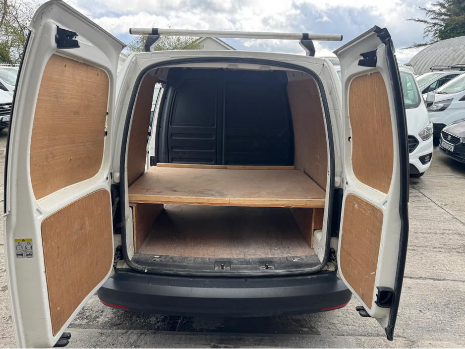 2019 Volkswagen Caddy - image 11