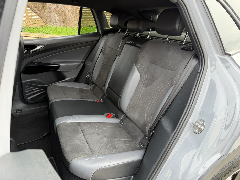 2023 Volkswagen ID.4 - image 19