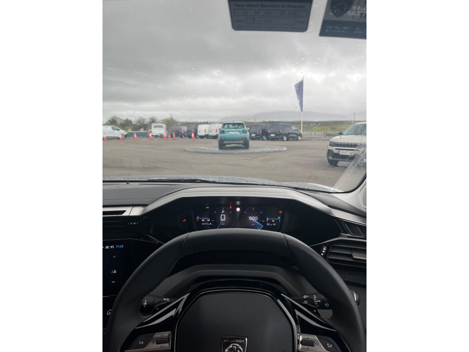 2025 Peugeot 408 - image 13