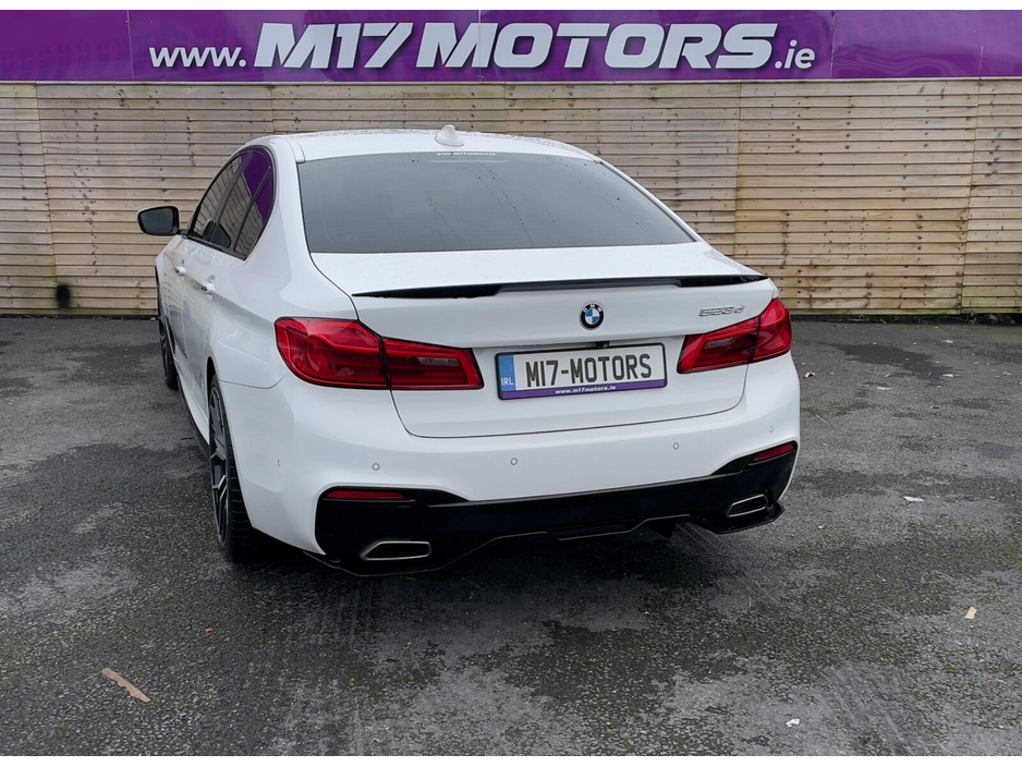 2017 BMW 5 Series - image 4