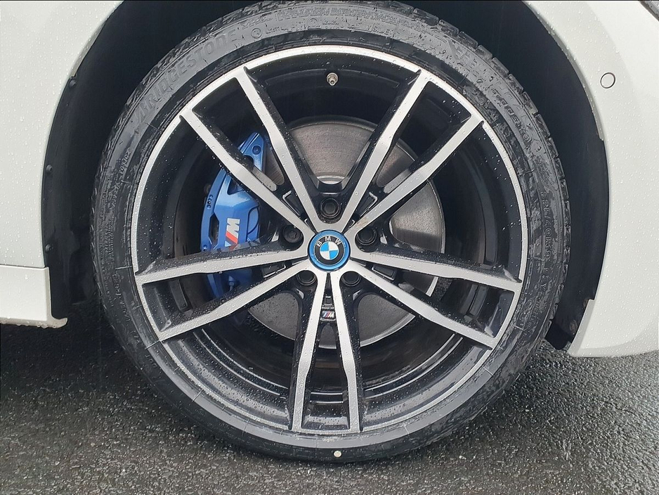 2022 BMW 3 Series - image 14