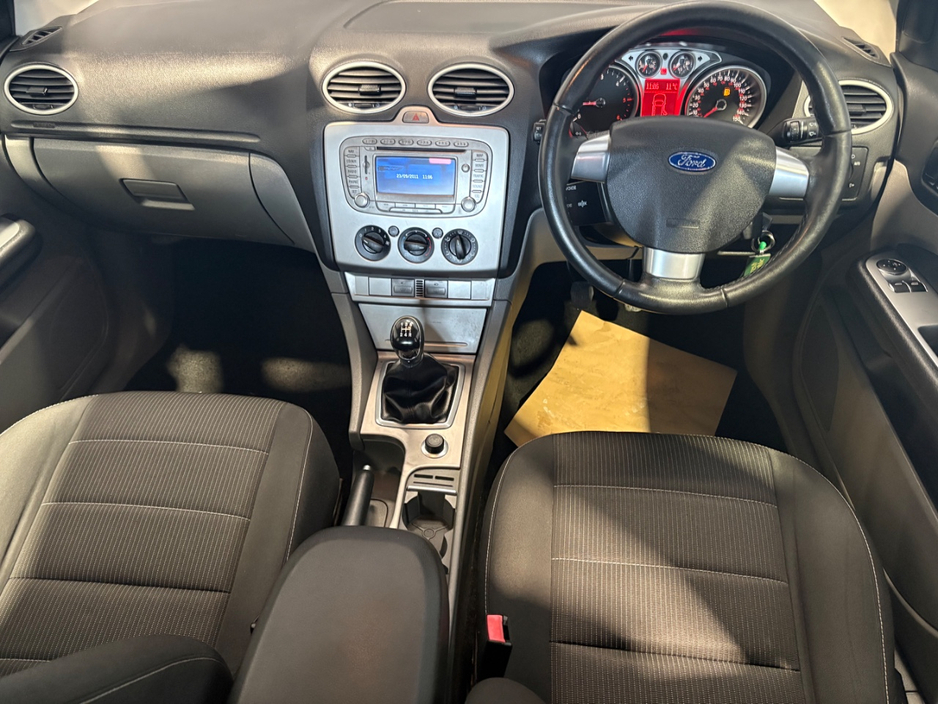2011 Ford Focus - image 6