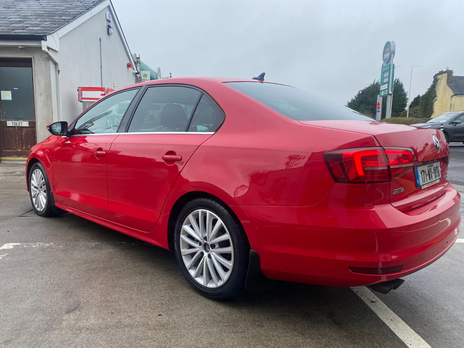2017 Volkswagen Jetta - image 5