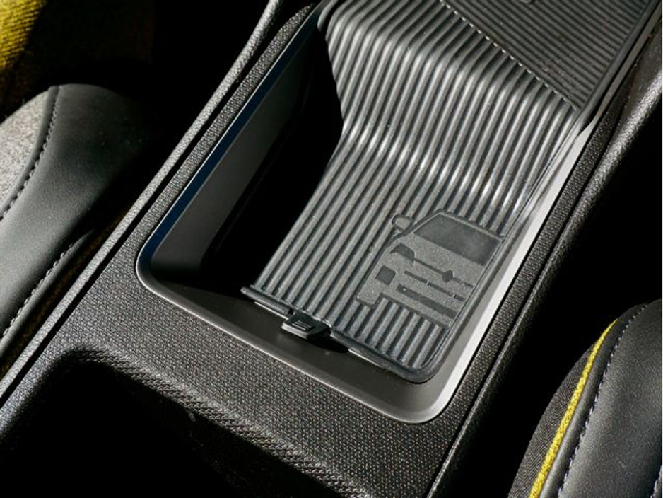 2025 Renault 5 - image 14