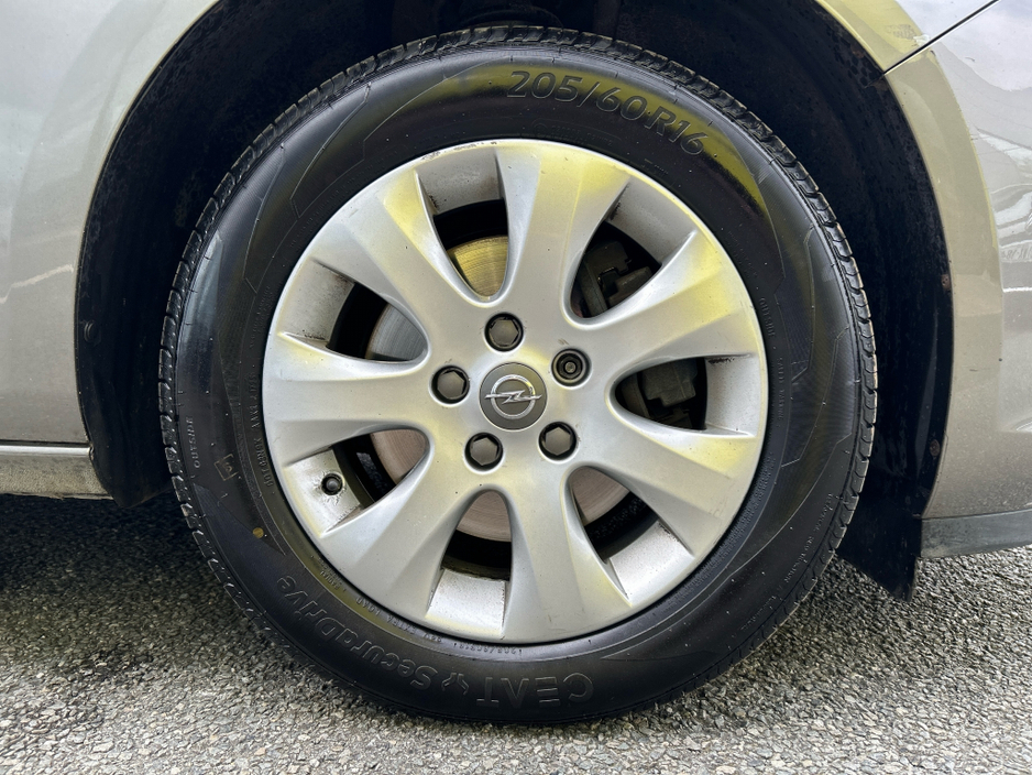 2017 Opel Astra - image 5