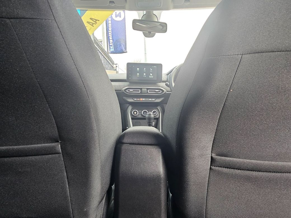 2023 Dacia Jogger - image 10