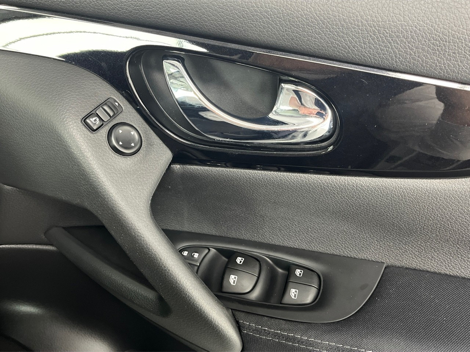 2020 Nissan Qashqai 1.3**SEMI DIGITAL DASH**PANORAMIC ROOF**TOUCH SCREEN MEDIA**DUAL CLIMATE CONTROL**REVERSE CAMERA**MULTIFUNCTIONAL STEERING WHEEL**BLACK CLOTH INTERIOR**ELECTRIC HANDBRAKE**FINANCE AVAILABLE** €20,995