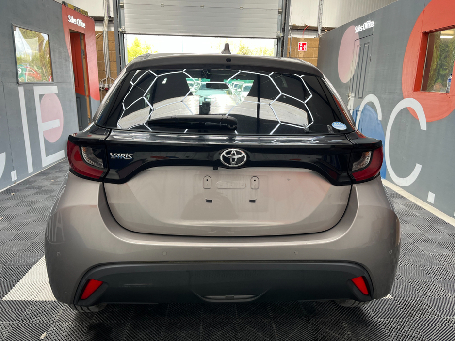 2020 Toyota Yaris - image 3