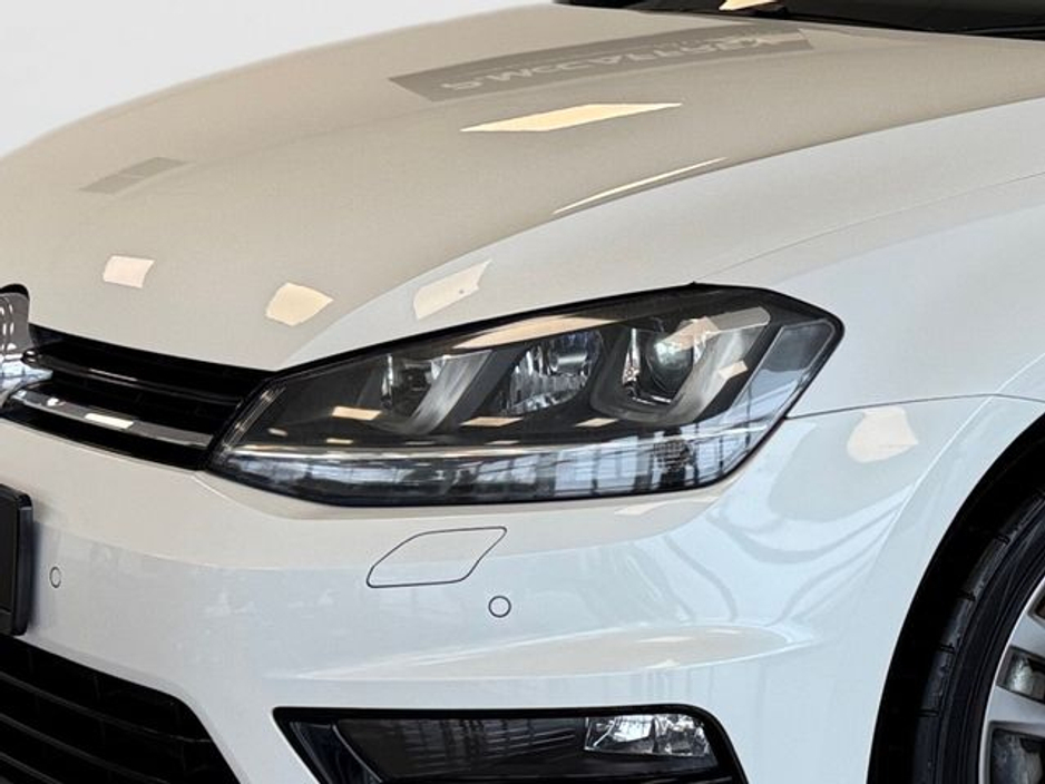 2015 Volkswagen Golf - image 9