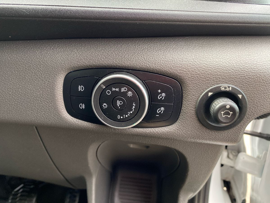 2022 Ford Transit - image 13