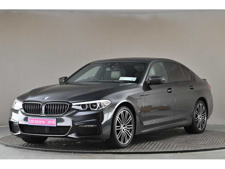 2018 BMW 5 Series - image 3