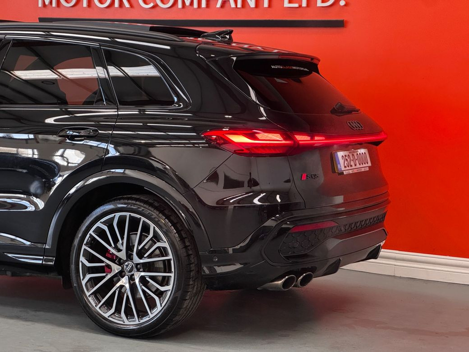 2025 Audi Q5 - image 9