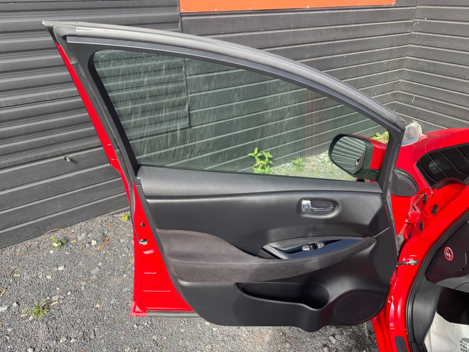 2017 Nissan Leaf - image 18