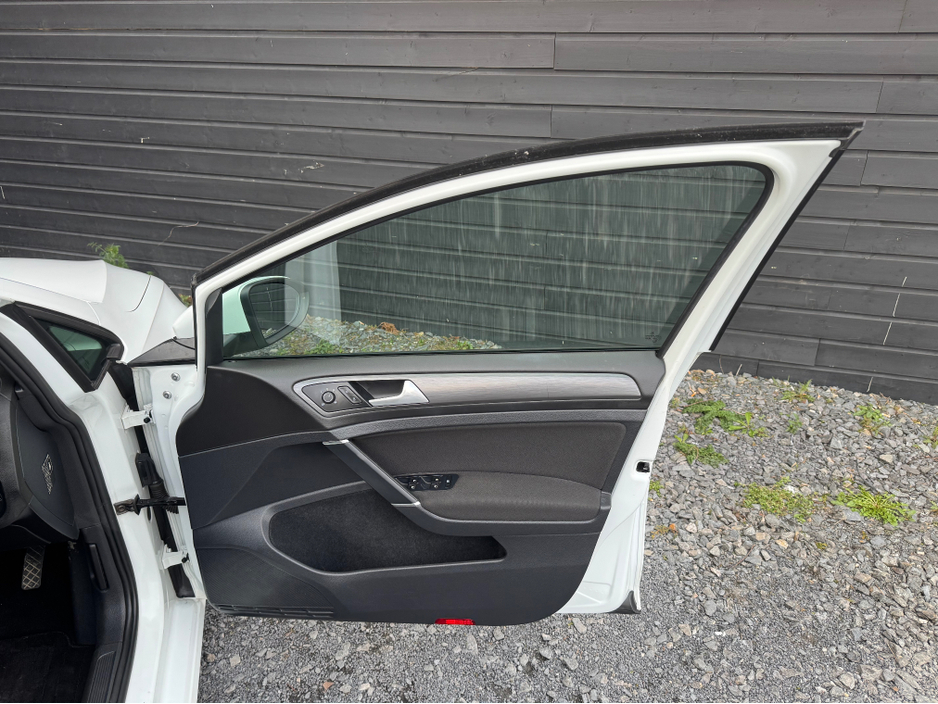 2018 Volkswagen Golf - image 15