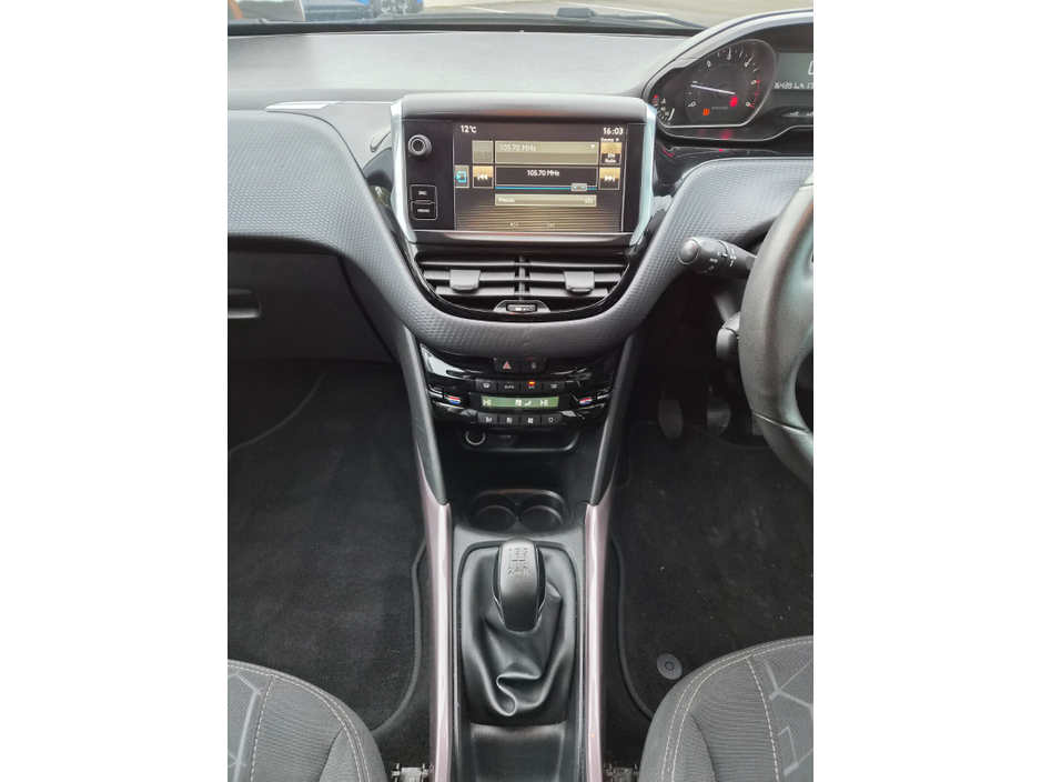 2016 Peugeot 2008 - image 7