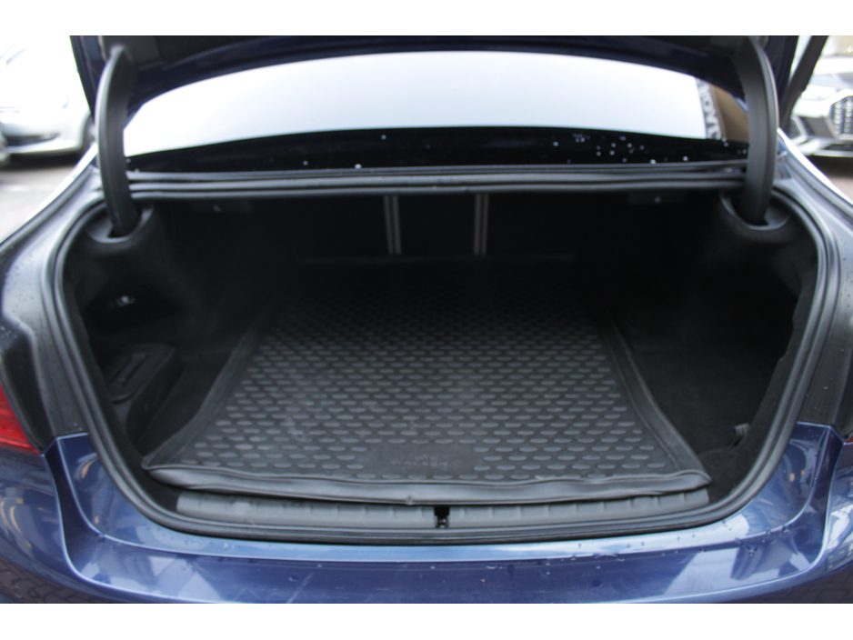 2019 BMW 5 Series - image 19