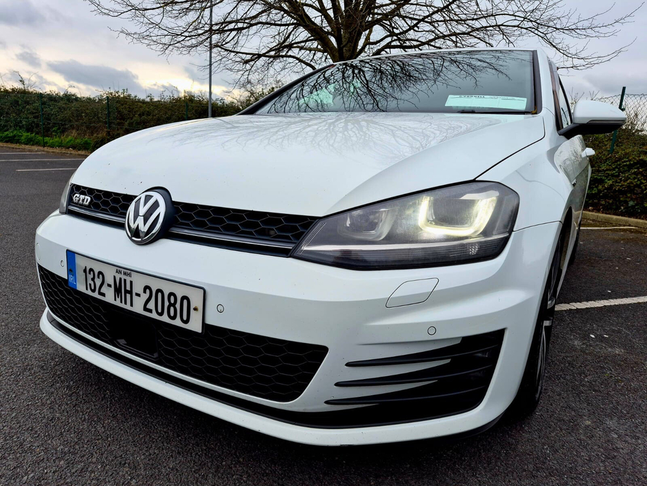 2013 Volkswagen Golf - image 8