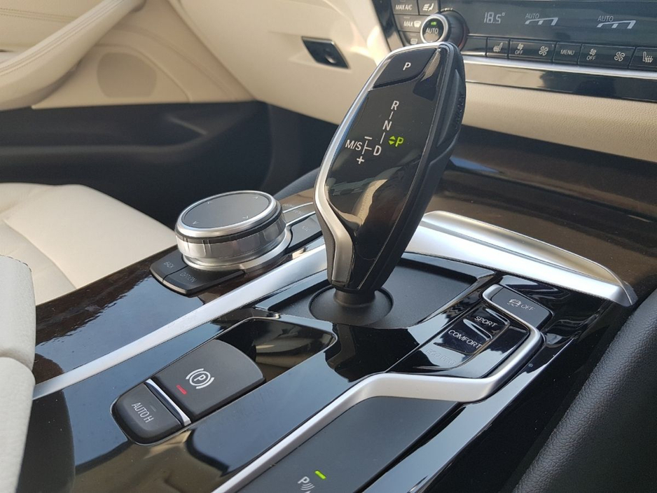 2019 BMW 5 Series - image 13