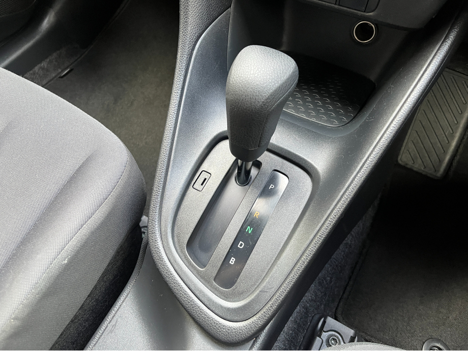 2020 Toyota Yaris - image 16