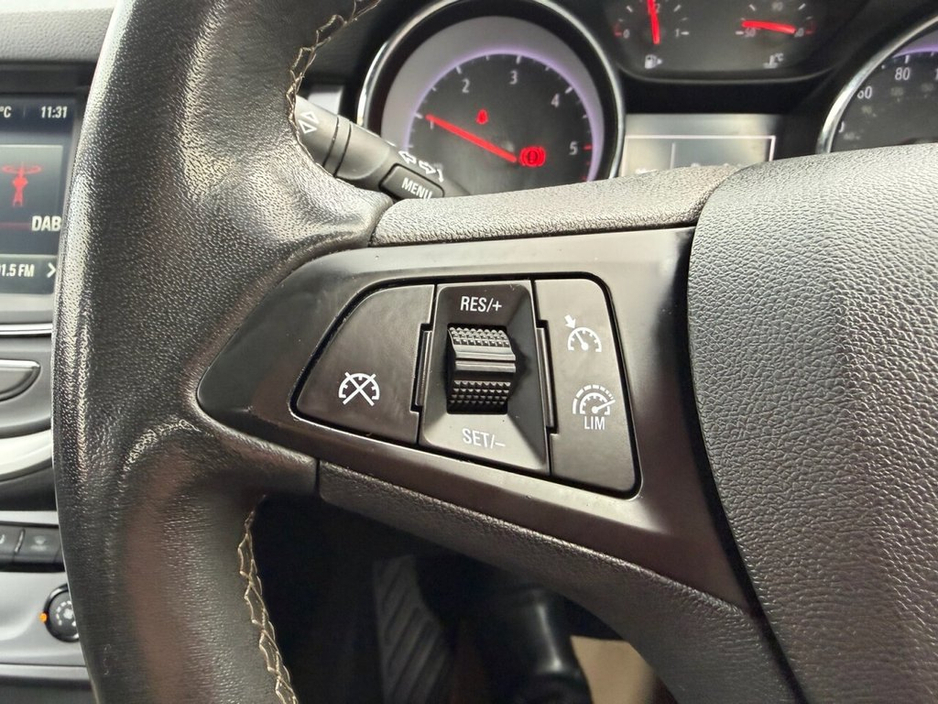 2021 Vauxhall Astra - image 14