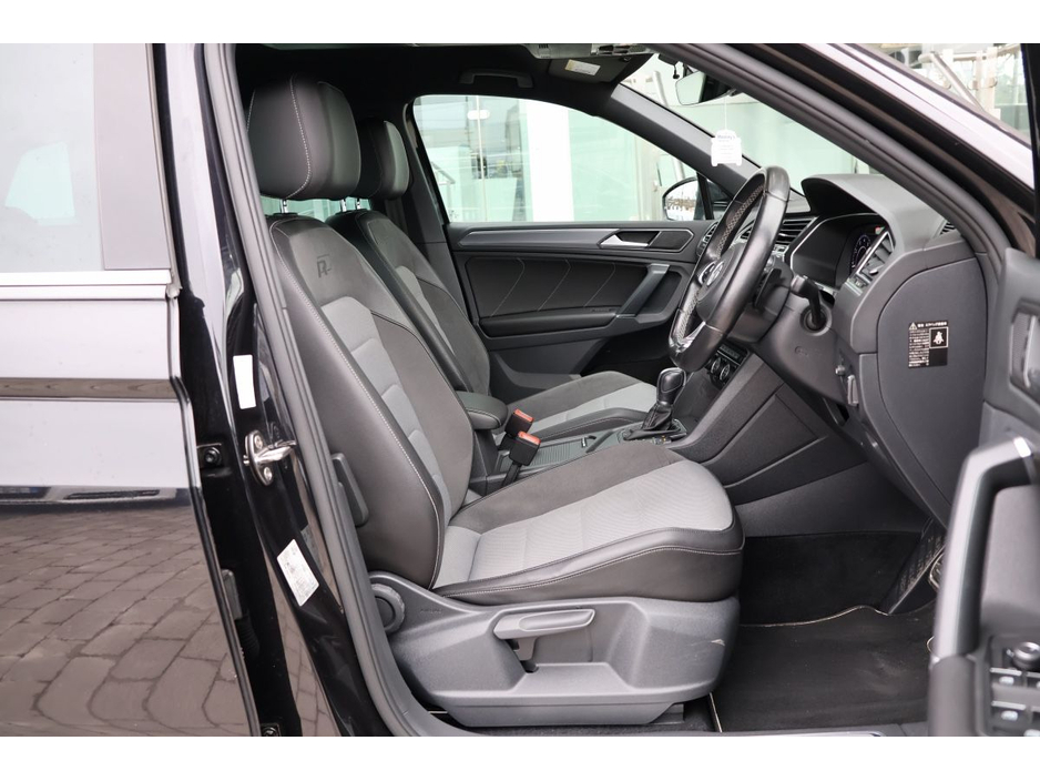 2017 Volkswagen Tiguan - image 9