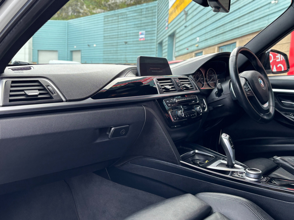 2018 BMW 3 Series - image 6