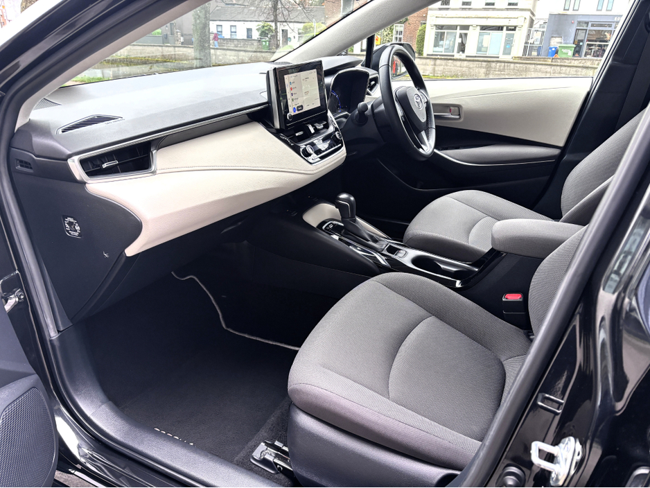 2022 Toyota Corolla - image 5