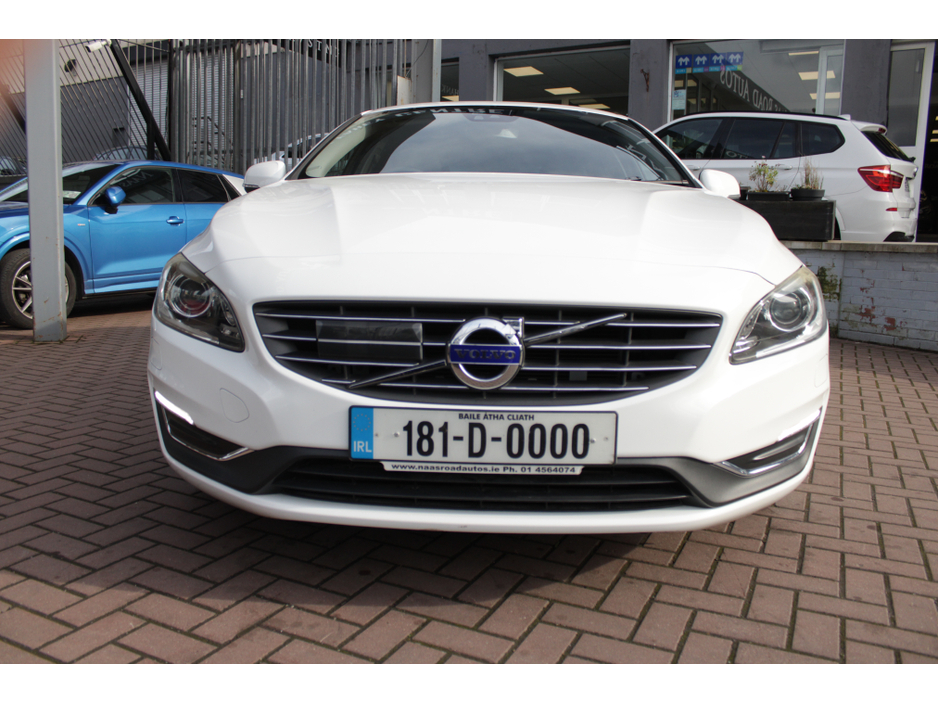 2018 Volvo V60 - image 9